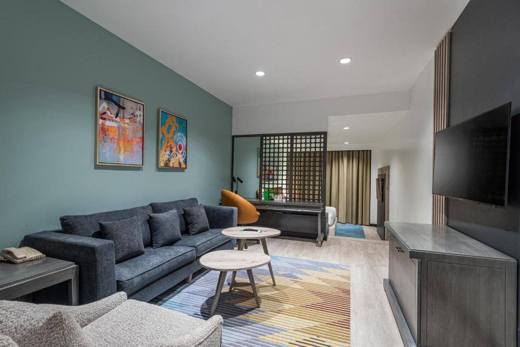 1 King 1 Bedroom Suite Suite Non-Smoking